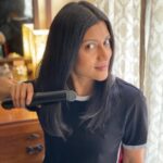 Konkona Sen Sharma Instagram - Look Ma, no wires! This @dyson_india corrale has turned out to be such a blessing for me! With my hectic lifestyle where I’m always on the move, this wireless straightener has totally won me over. Since I have naturally curly hair, this straightener helps me to get a totally sleek look as well as a quick touch up in the car! And that too with 50% less damage than regular straighteners. I couldn’t have thought of a better gift than the #DysonCorrale for this valentines day. Thanks to @dyson_india ‘s Corrale’s cordfree feature- Styling my hair was never this easy. 💜 #DysonIndia#dysonhair