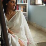Konkona Sen Sharma Instagram - At home in Anavila 🌸 For Mumbai Diaries 26/11 virtual promotions Saree: @anavila_m Jewellery: @shoplune Styling: @damini_styles Hair: @nimishashah210 Makeup: @tenzinseldon_____ Photography: @gourabganguli