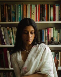 Konkona Sen Sharma Instagram - At home in Anavila 🌸

For Mumbai Diaries 26/11 virtual promotions

Saree: @anavila_m 
Jewellery: @shoplune 
Styling: @damini_styles 
Hair: @nimishashah210 
Makeup: @tenzinseldon_____ 
Photography: @gourabganguli