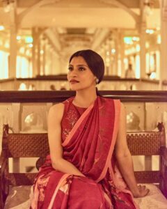 Konkona Sen Sharma Instagram - For the trailer launch of Mumbai Diaries 26/11

Saree - @yam.india 
Jewellry - @aaharya 
Hair - @nimishashah210 
Makeup - @tenzinseldon_____ 
Styling - @who_wore_what_when 
Fashion assistant - @d.shubham_j 
Photography - @chandrahas_prabhu