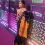 Konkona Sen Sharma Instagram - Thank you so much @htcity #ottplayawards for this award for Best Supporting Actress for Mumbai Diaries! Dedicating this award to first responders everywhere ♥️ Thank you @nikkhiladvani @emmayentertainment @bling_entertainment Sari: @jaypore Hair: @nimishashah210 Makeup & 📸: @tenzinseldon_____
