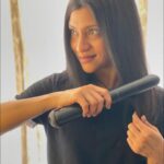 Konkona Sen Sharma Instagram - Look Ma, no wires! This @dyson_india corrale has turned out to be such a blessing for me! With my hectic lifestyle where I’m always on the move, this wireless straightener has totally won me over. Since I have naturally curly hair, this straightener helps me to get a totally sleek look as well as a quick touch up in the car! And that too with 50% less damage than regular straighteners. I couldn’t have thought of a better gift than the #DysonCorrale for this valentines day. Thanks to @dyson_india ‘s Corrale’s cordfree feature- Styling my hair was never this easy. 💜 #DysonIndia#dysonhair