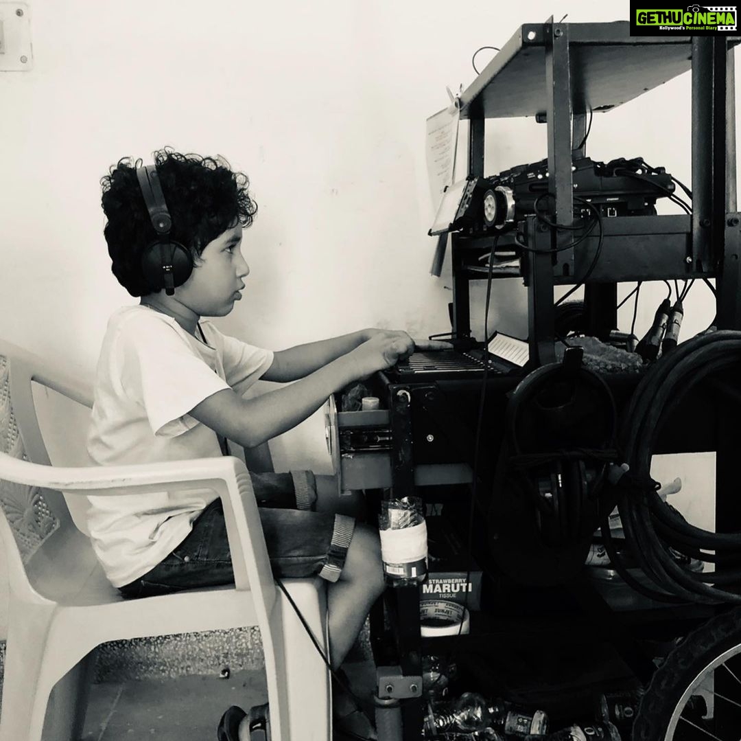 Konkona Sen Sharma Instagram - #dollykitty #bts Behind the scenes of the loveliest cast and crew!