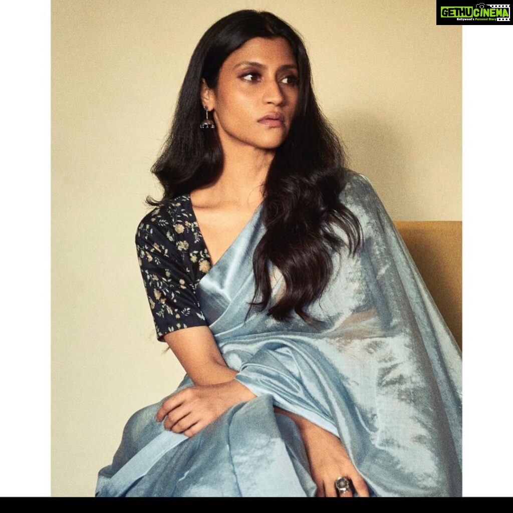 Konkona Sen Sharma Instagram - With a lot of help from my friends: Saree - @makutextiles Blouse - @yam.india Jewellry - @flyingfishaccessories Hair - @nimishashah210 Makeup - @tenzinseldon_____ Styling - @who_wore_what_when Fashion assistant - @d.shubham_j Photography - @chandrahas_prabhu