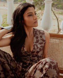 Konkona Sen Sharma Instagram - The Sun in my eyes makes some of your lies worth believing :)

Credits:
For @vogueindia 
Styled by @damini_styles 
Clothes, earrings and cuffs:  @payalkhandwal a p
Eyewear: @romanarsinghaniofficial 
Hmu @sakil.kunwar 
Images @gourabganguli
@elevate_promotions