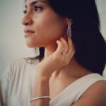 Konkona Sen Sharma Instagram - Happy Holi! 💙💜💗💛💚 For @vogueindia Styled by @damini_styles Wearing @431_88 Earrings @viangevintage Rings and bracet @house.of.quadri Hmu @sakil.kunwar Images @gourabganguli