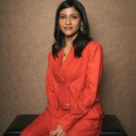 Konkona Sen Sharma Instagram - My first podcast - Barefoot Boys! About history, football and Bengalis! Heard it yet? Shot by @remachaudhary for @hearluminary Styled by @damini_styles Outfit : @be.true.official @the.yellow.dot Jewellery: @gem_n_jewels @sonyashaikh Styling assistant : @niddhii_jain Hair : @nimishahshah210 Makeup : @tenzinseldon__