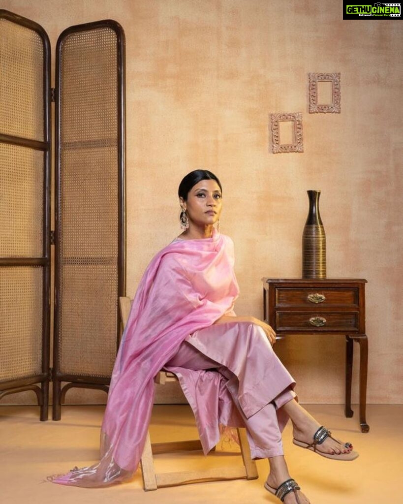 Konkona Sen Sharma Instagram - In the mood for Anavila 💕 Outfit @anavila_m Styled by @damini_styles Hair @nimishashah210 Makeup @seldon_makeup Photographer @gayatri.27