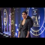 Konkona Sen Sharma Instagram - What a magical evening! So much gratitude 🖤🖤 #geelipuchi #mumbaidiaries @filmcriticsguild Suit - @jewellynalvares Makeup - @krisann.figueiredo.mua Style by - @who_wore_what_when Photography- @chandrahas_prabhu