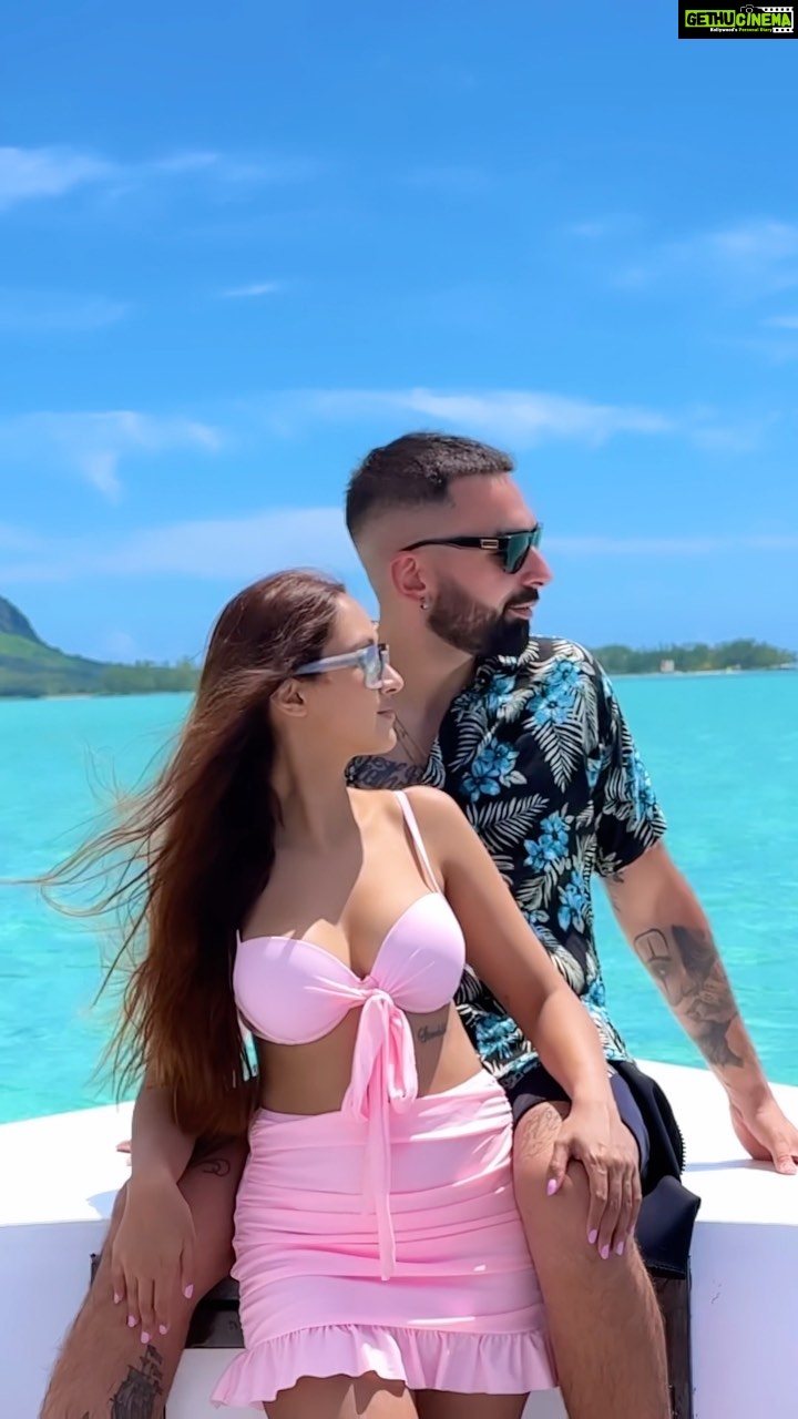 Krissann Barretto Instagram - Looking at all the people who doubted us like… • • • • • #travelcouple #travel #travelgram #couplegoals #instatravel #traveltheworld #couple #grateful #mauritius #natesan Paradis Beachcomber Golf Resort & Spa