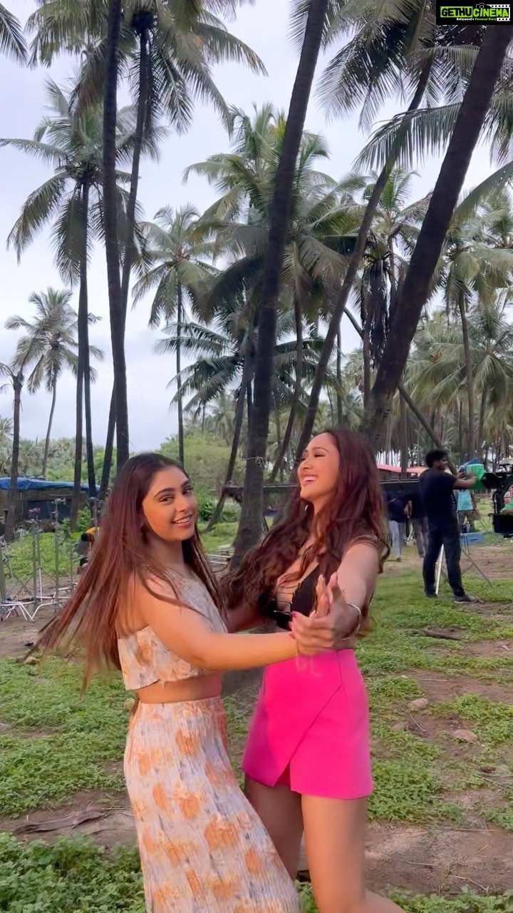 Krissann Barretto Instagram - Are we mad 🤣🤣🤣♥️ @nititaylor 🤣🤣🤣 We were trying to make a “hot” video and this is how it turned out 🤣🤣🤣🤣 #reelsinstagram #reels #reel #reelsvideo #reelitfeelit #trendingreels #trending #viral #viralvideos #girls #bff #ky2 #nandini #alya #love #shoot #happy