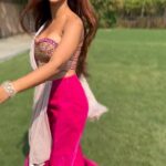 Krissann Barretto Instagram - Just flaunting this outfit designed and styled by my best friend ♥️ @jewelsforlunch ♥️ Accessories @aurnament #reels #reelsinstagram #reelsvideo #reelsindia #reelsviral #reelsinstagram #reelitfeelit #reel #happy #girl #love #india #indianwedding #indian