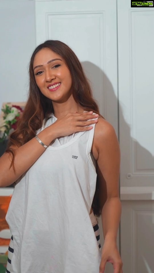 Krissann Barretto Instagram - When it comes to @lux_cozi_innerwear vest, It is hard to keep your hands off of it and you just want to keep it all to yourself #YehNahiTohKuchNahi #LuxCozi #JacquelineFernandez #YehNahiTohKuchNahi #fashionwear #menswear #mensstyle #fashion #clothing #innerwear #vest #cotton #style #madeinindia #trending #shopping #explorepage #femalebrandambassador