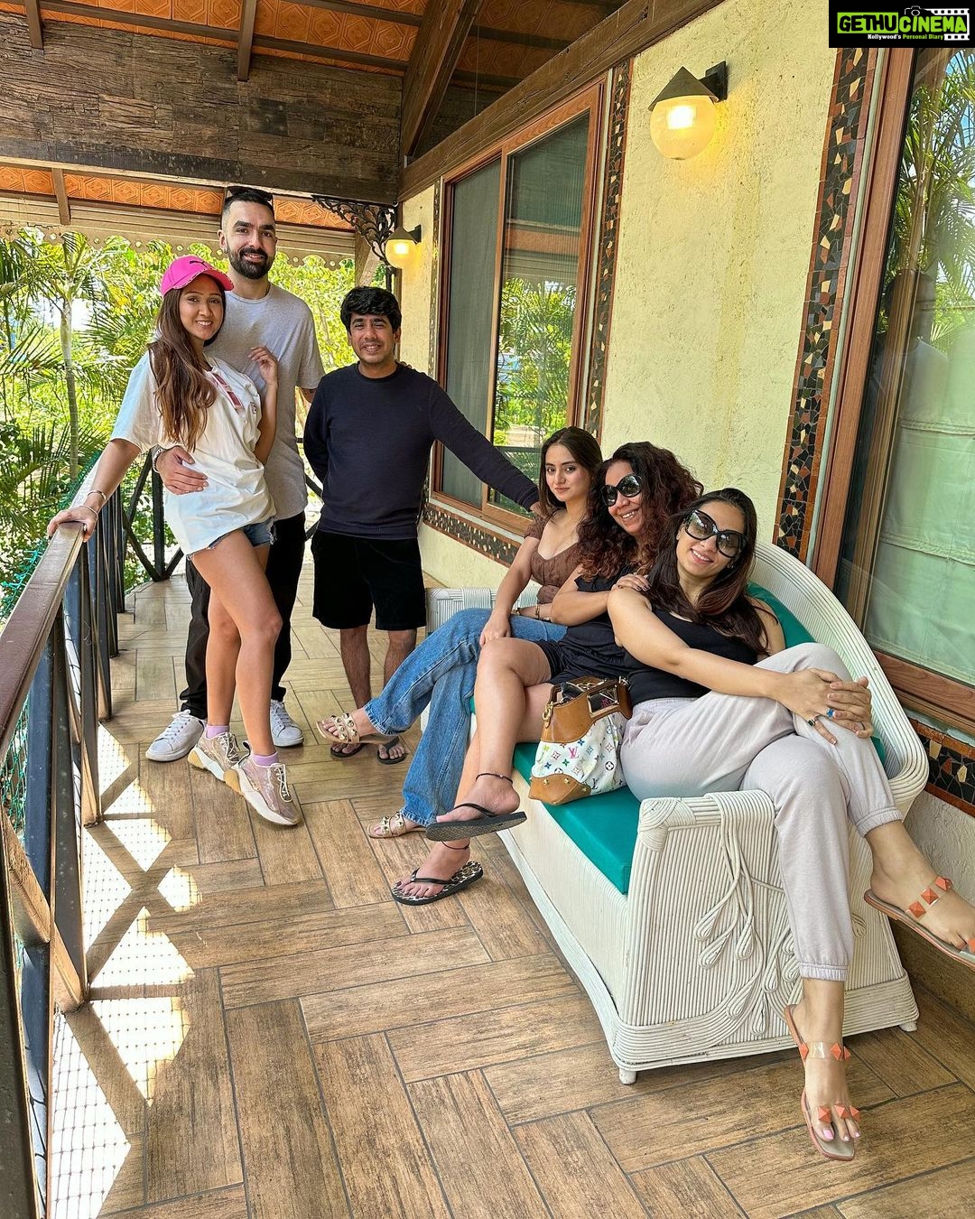 Krissann Barretto - 42.5K Likes - Most Liked Instagram Photos