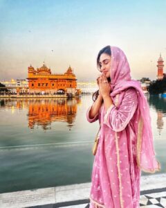 Krystle D'Souza Instagram - My second visit to the gold temple 4 years later… my heart is filled with sooo much gratitude. 
I apologise for all my complaining years ago and I am truly grateful for where I am today… mentally and emotionally ✨ 
When I look back I realise at that time I had to go through those lows in life, only to grow through them all 🤍
26th January 2023 I stand here with a heart so full and mind so much at peace. 
I have learned the true meaning of Sabr and Shukr ✨🙏🏻
.
.
.
Outfit @shopmulmul 
.
.
.
.

#goldentemple #amritsar #darbarsahib #india #goldentempleamritsar #gurudwara #gurugranthsahibji #waheguru #ikonkarੴ🙏 #harmandirsahib