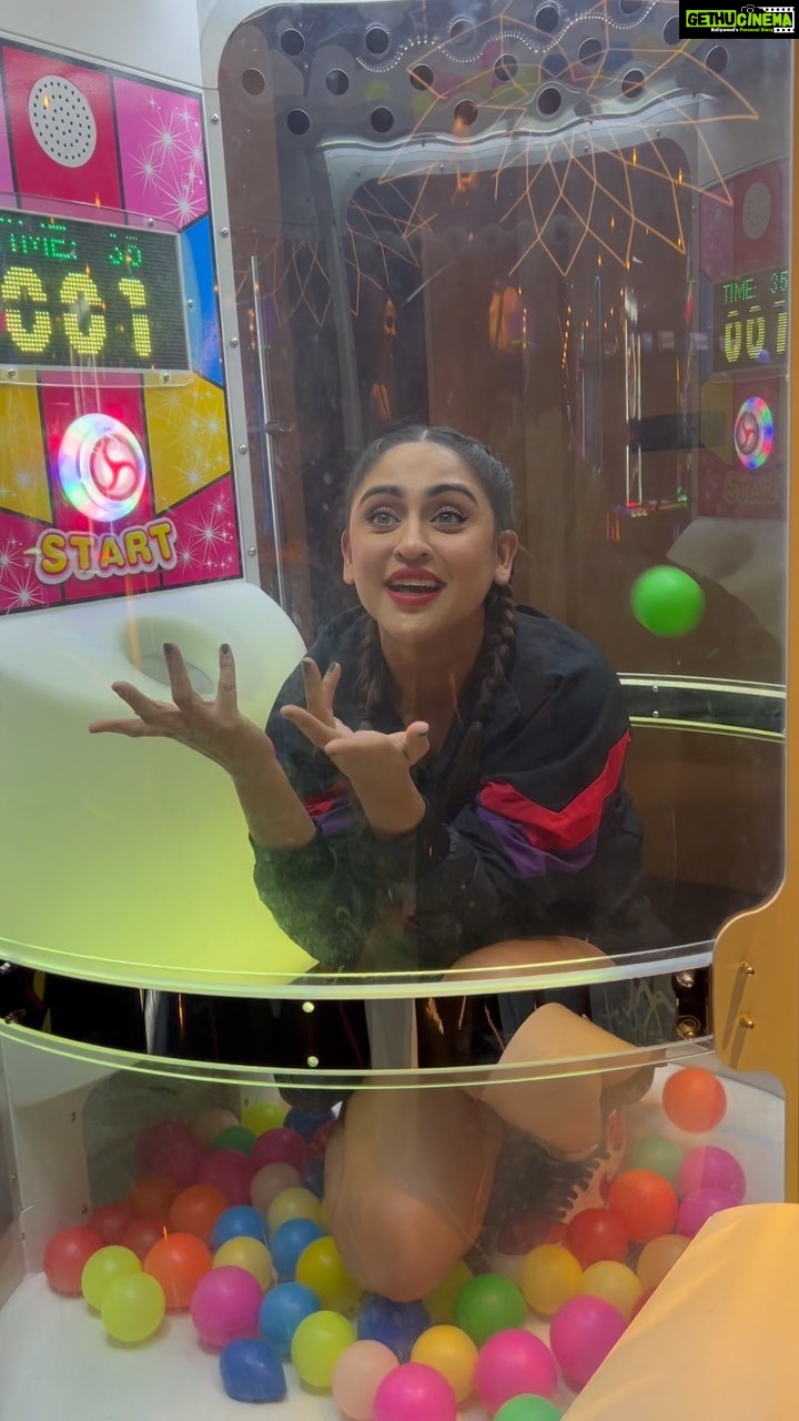 Krystle D'Souza Instagram - Beat the heat and almost beat eachother up as well ! . 📍 @shottindia @therollingpinindia