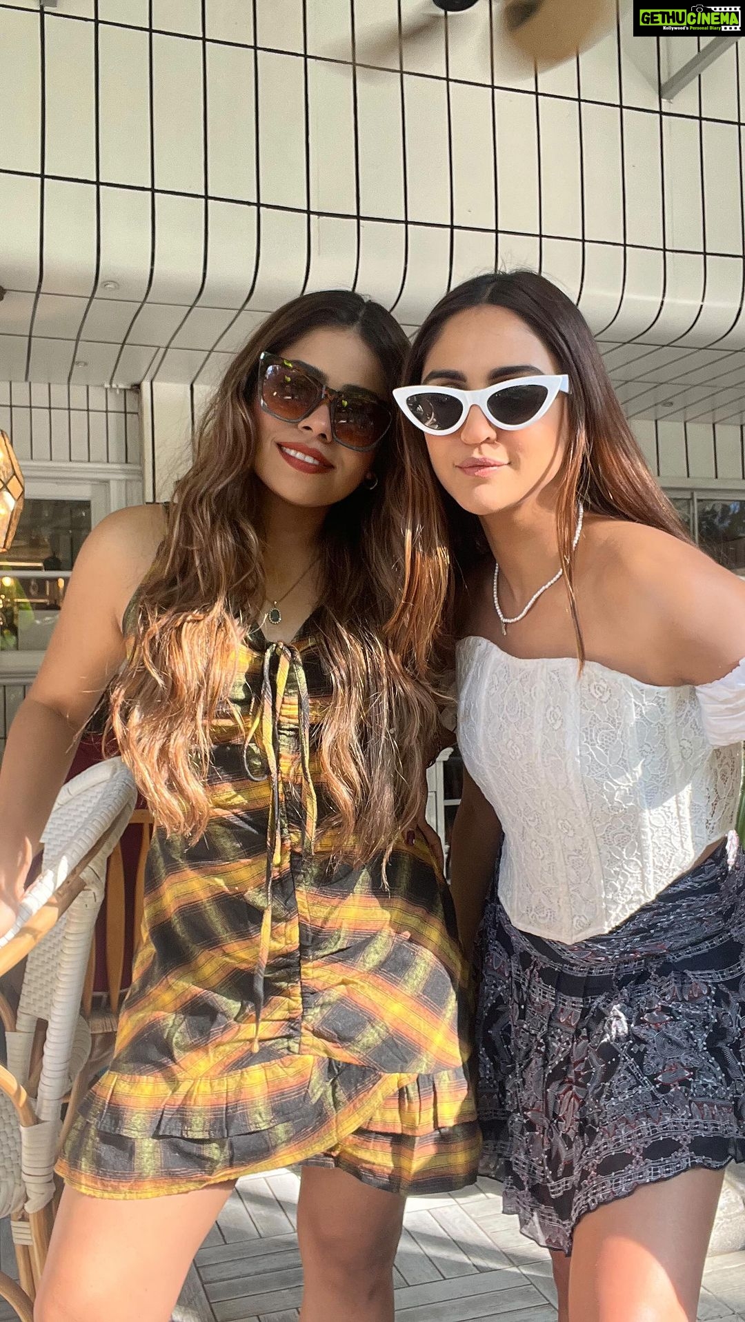 Krystle D'Souza Instagram - Major 2023 energy right here because anything that holds you back is so last season 🙌🏻✨