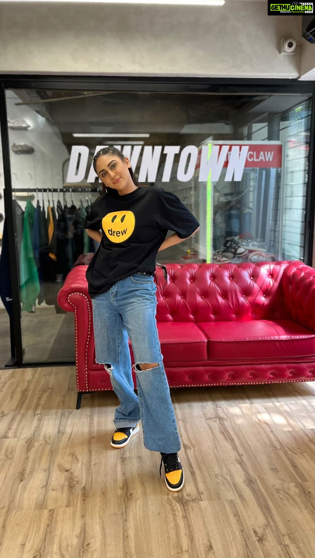Krystle D'Souza Instagram - Here’s what I picked from the @dawntown.in store 😍 . . #dawntown #DT #FLEXWITHDT #sneakers #sneakerhead #streetwear