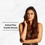 Krystle D'Souza Instagram - I choose to be stronger than my excuses! Honestly , Not only do I love my non monotonous workouts but also my nutrition is in full check thanks to @askknatural ! Here’s a glimpse of me and my workout partner GG trying our hand at #animalflow through a virtual sesh with Yash 💪🏼 #45daychallenge #Askknatural #VirtualTraining