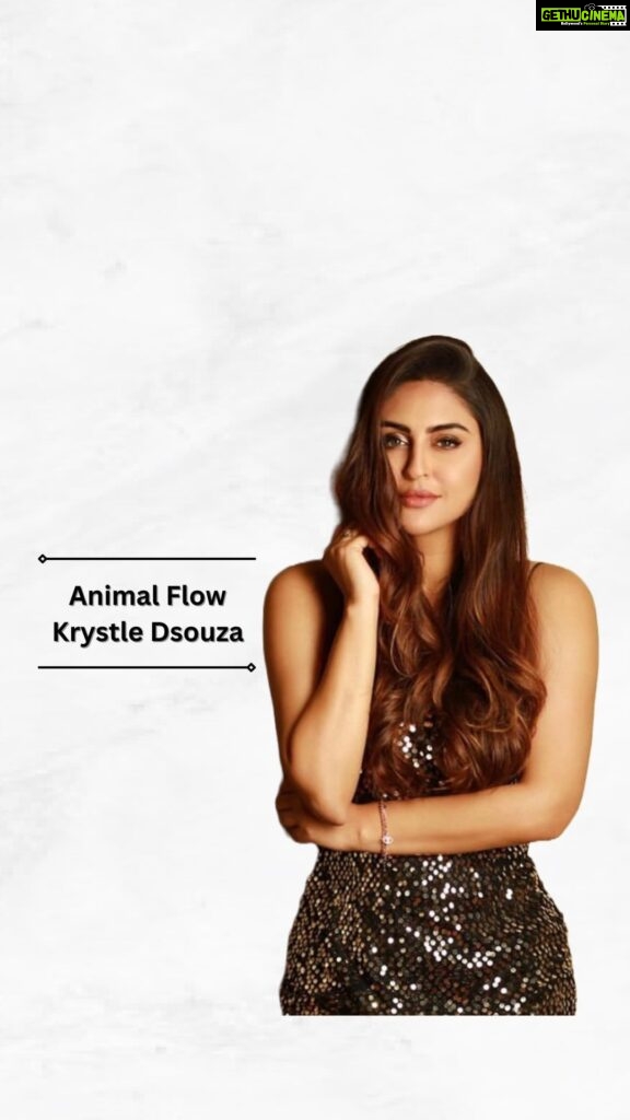 Krystle D'Souza Instagram - I choose to be stronger than my excuses! Honestly , Not only do I love my non monotonous workouts but also my nutrition is in full check thanks to @askknatural ! Here’s a glimpse of me and my workout partner GG trying our hand at #animalflow through a virtual sesh with Yash 💪🏼 #45daychallenge #Askknatural #VirtualTraining