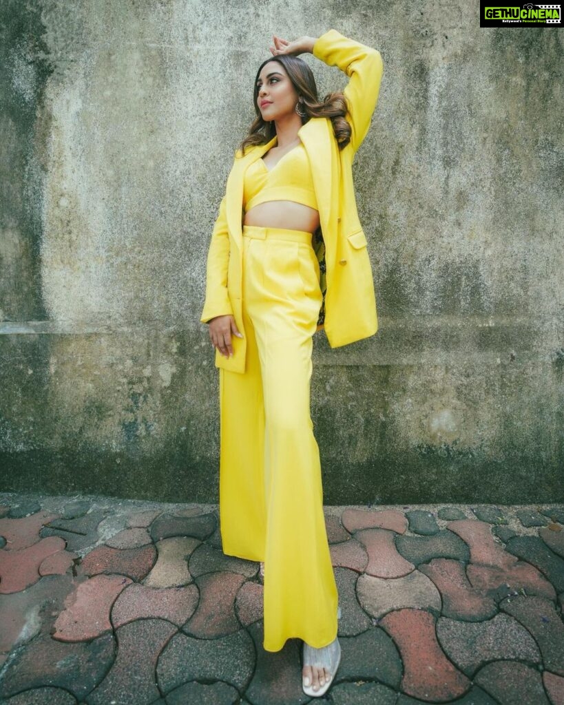 Krystle D'Souza Instagram - Yellow there 🐣 . . Outfit: @ranbirmukherjeeofficial Jewelery: @gehnajewellers1 HMU: @shaikhgalib Clicked by : @smileplease_25 Styled by: @dinky_nirh Filmcity Goregaon