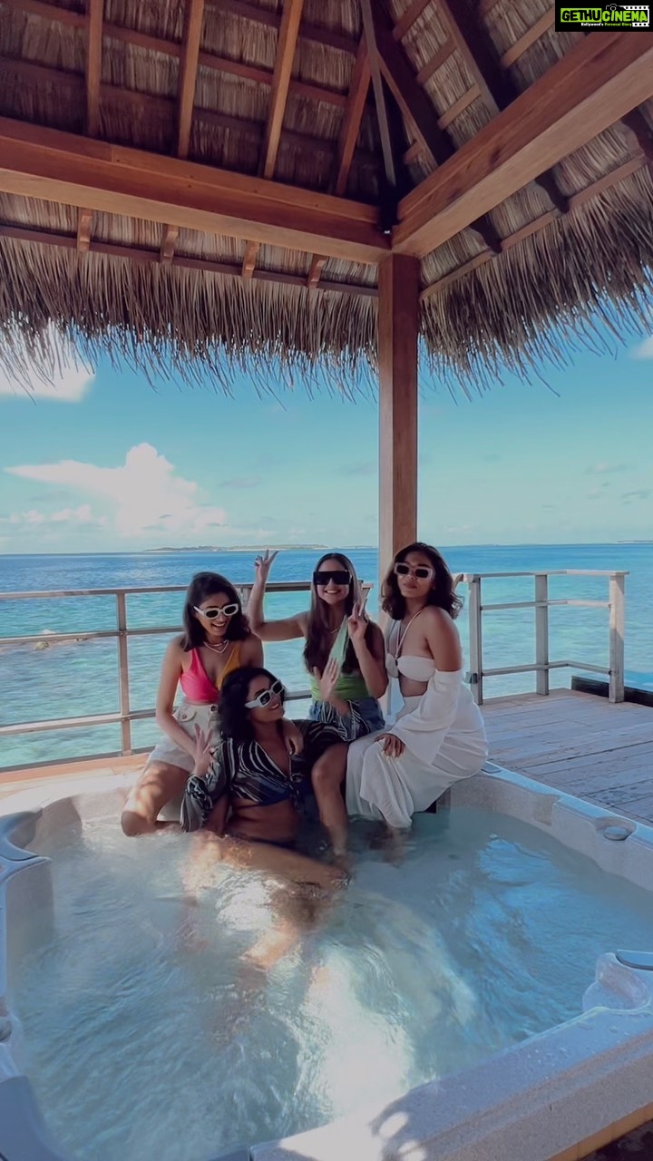 Krystle D'Souza Instagram - BFF Challenge ⚠️ Don’t Try This At Home ⛔️ . . . #bffchallenge #squadgoals #maldives #girlstrip #questionschallenge Furaveri Maldives