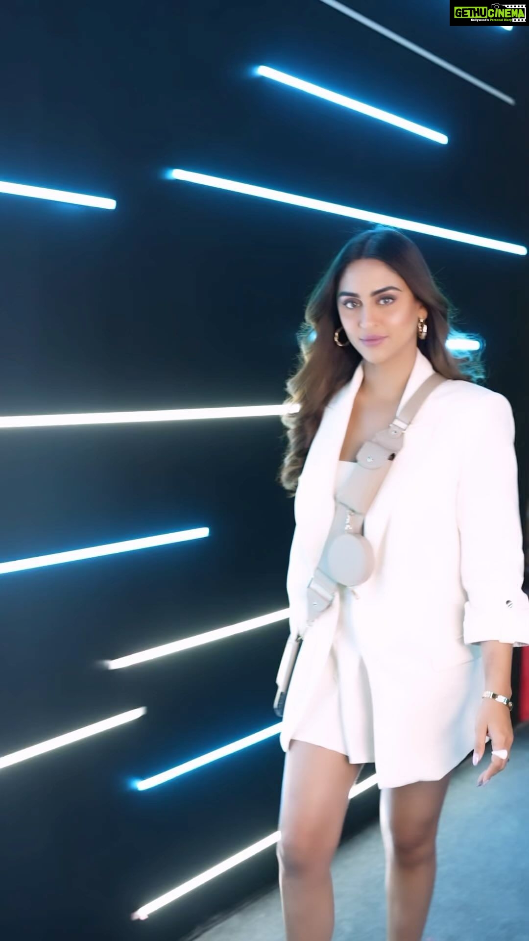 Krystle D'Souza Instagram - Here’s a day in my life full of fun and learning. I attended the one of a kind @lorealpro Scalp Beauty Verse Event🤍 Thanks to my hair pro @karandeolofficial from @tweaksalonindia who guided me throughout the event and also recommended the Scalp Advanced Anti- Discomfort Range, which consists of Niacinamide which will help sooth my scalp and keep it hydrated🫶🏻 I will soon share more about this event, stay tuned for my reel 2✨ #BreakTheCycle #NewStartAhead #ScalpAdvanced #sponsored @lorealpro_education_india @lorealpro