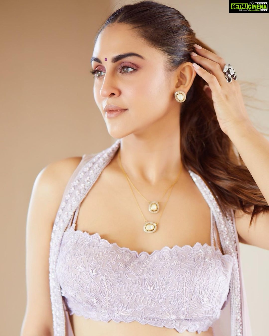 Krystle D'Souza - 171.8K Likes - Lavender Girl With Indigo Eyes 💜
.
.
.
Outfit- @labelpritikavora
Jewellry- @beenarahejafinejewellery
@thewisedesign
Clicked by @harsh__mevada