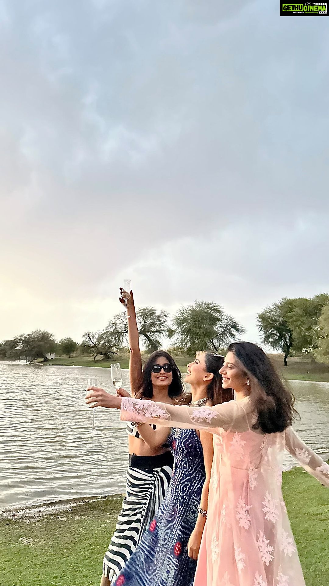 Krystle D'Souza Instagram - Living in our own dil chahta hai world 🚐🥂🎢