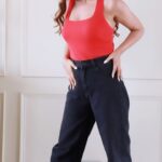 Krystle D'Souza Instagram - Loved grooving to the remixed Chaiyya Chaiyya. And the fact that in London dancing on this song helped to charge the @mahindraracing car is MINDBLOWING! Oh and you guys can also take part in the Dance For Good Challenge by @mahindraracing . Recreate the hookstep and create a reel with #DanceForGood and tag @mahindraracing and stand a chance to win exciting merch from Mahindra Racing. 5 best entries to be chosen to win exclusive merchandise! Contest open worldwide and last date of entering is 21st August,2022. Get grooving guys 💃🏻