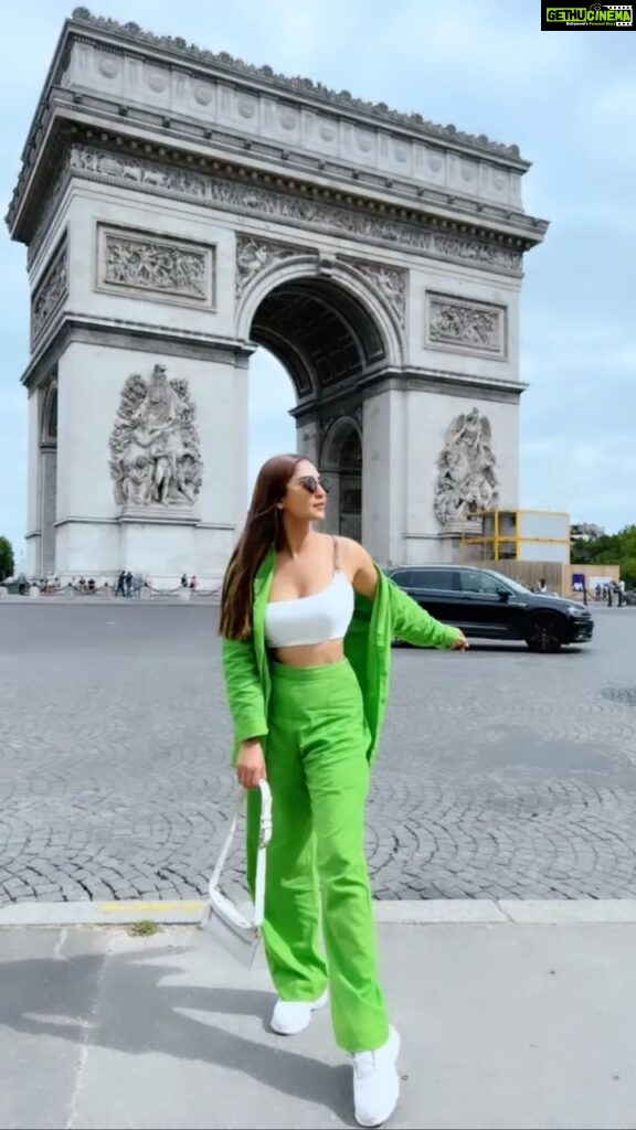 Krystle D'Souza Instagram - Going Greeeeeen 💚 Arc De Triomphe, Paris, France