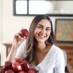 Krystle D'Souza Instagram - Washington apples are crunchy, sweet and satisfying. Include it as part of a smart diet. #WashingtonApples #WashingtonApplesIndia #KuchhKhaasHai #Health #Nutrition #Apples