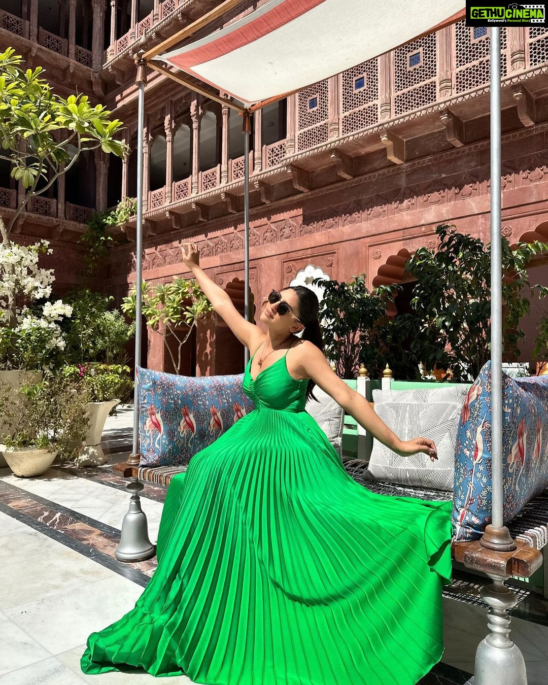 Krystle D'Souza Instagram - Sunday’s should strictly look like this… . . 📍 @narendra.bhawan.bikaner . . . #happysunday #sundaybinge #travel #incredibleindia #bikaner #narendrabhawan #palace #getaway #weekend #weekendvibes #sunday #thali Narender Bhavan, Bikaner