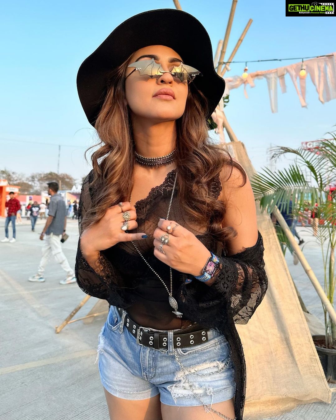 Krystle D'Souza Instagram - Waiting for my batmobile at Supersonic 2023 🦇 . . . . #supersonic #vh1supersonic #musicfestival #musicfestivaloutfit #vh1supersonic2023 #sunset #ootd #accessories #outfitideas #batman @vh1supersonic Vh1 Supersonic, Pune