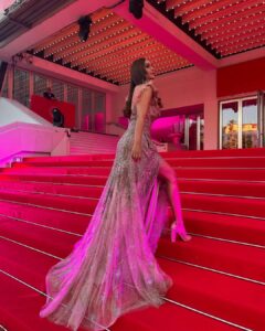 Krystle D'Souza Instagram - Jab We MET ! 
Think. Manifest. Believe. ♾️ 
.
.
Walking up these stairs felt surreal. 
Can’t wait for the real deal someday! Till then i’ll live in my La La land ❤️
.
.
.

#2022 #throwback #MET #redcarpet #manifestation #thoughtsbecomethings