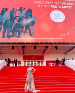 Krystle D'Souza Instagram - Jab We MET ! 
Think. Manifest. Believe. ♾️ 
.
.
Walking up these stairs felt surreal. 
Can’t wait for the real deal someday! Till then i’ll live in my La La land ❤️
.
.
.

#2022 #throwback #MET #redcarpet #manifestation #thoughtsbecomethings