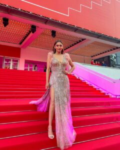 Krystle D'Souza Instagram - Jab We MET ! 
Think. Manifest. Believe. ♾️ 
.
.
Walking up these stairs felt surreal. 
Can’t wait for the real deal someday! Till then i’ll live in my La La land ❤️
.
.
.

#2022 #throwback #MET #redcarpet #manifestation #thoughtsbecomethings