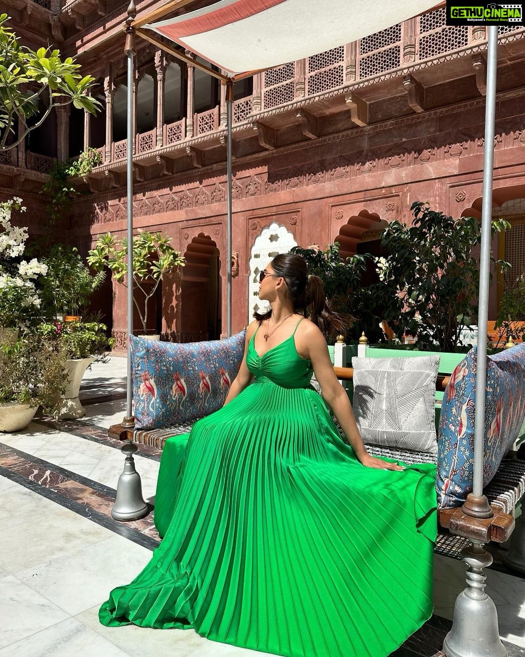Krystle D'Souza Instagram - Sunday’s should strictly look like this… . . 📍 @narendra.bhawan.bikaner . . . #happysunday #sundaybinge #travel #incredibleindia #bikaner #narendrabhawan #palace #getaway #weekend #weekendvibes #sunday #thali Narender Bhavan, Bikaner
