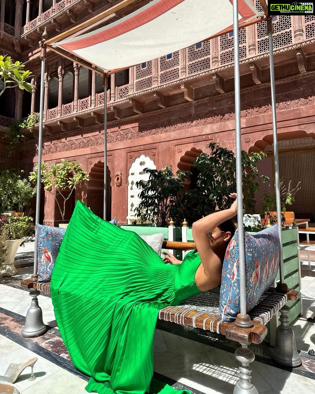 Krystle D'Souza Instagram - Sunday’s should strictly look like this… . . 📍 @narendra.bhawan.bikaner . . . #happysunday #sundaybinge #travel #incredibleindia #bikaner #narendrabhawan #palace #getaway #weekend #weekendvibes #sunday #thali Narender Bhavan, Bikaner