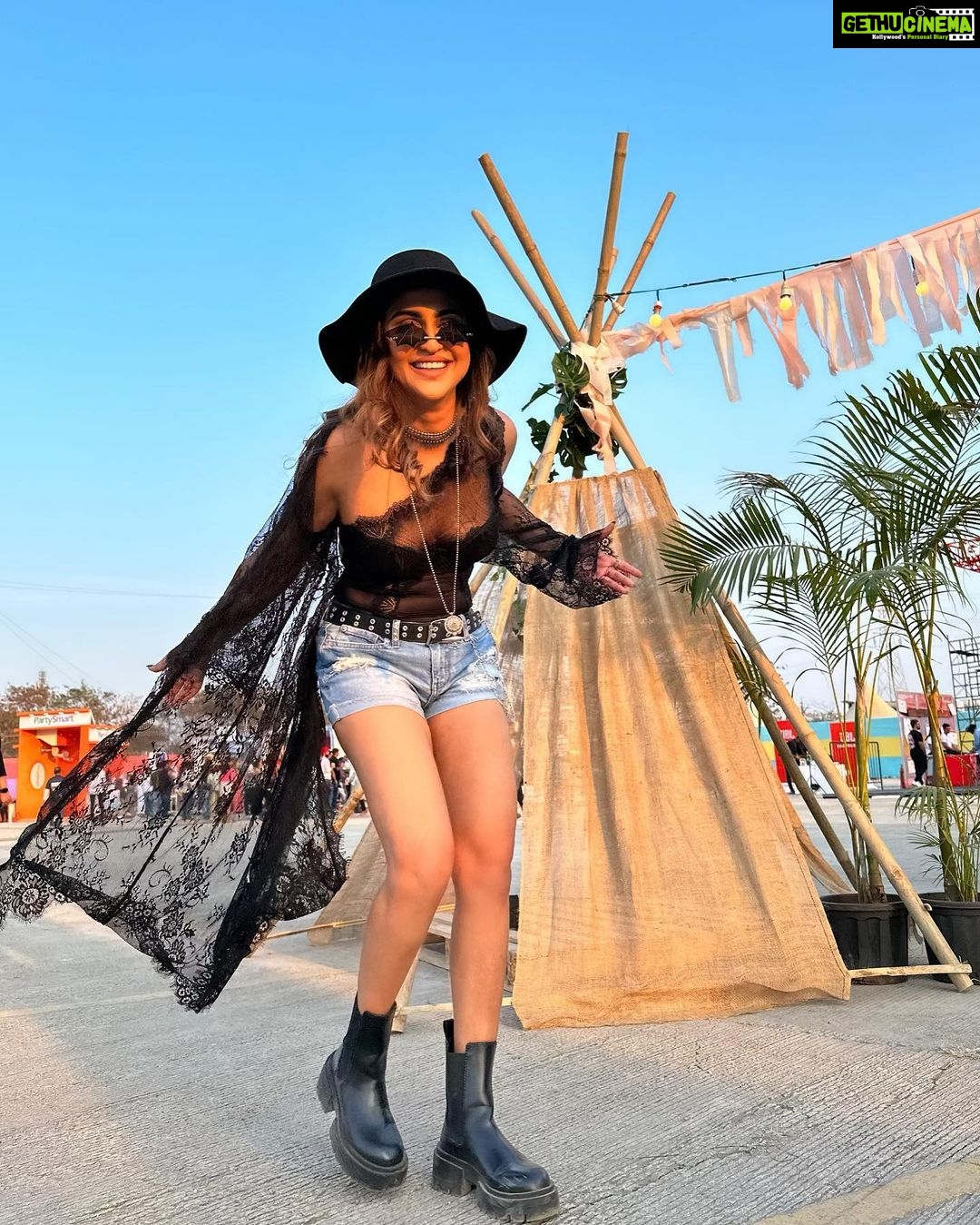 Krystle D'Souza Instagram - Waiting for my batmobile at Supersonic 2023 🦇 . . . . #supersonic #vh1supersonic #musicfestival #musicfestivaloutfit #vh1supersonic2023 #sunset #ootd #accessories #outfitideas #batman @vh1supersonic Vh1 Supersonic, Pune