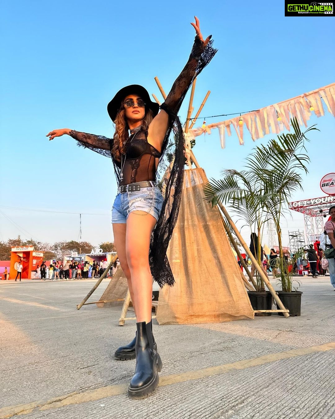 Krystle D'Souza Instagram - Waiting for my batmobile at Supersonic 2023 🦇 . . . . #supersonic #vh1supersonic #musicfestival #musicfestivaloutfit #vh1supersonic2023 #sunset #ootd #accessories #outfitideas #batman @vh1supersonic Vh1 Supersonic, Pune