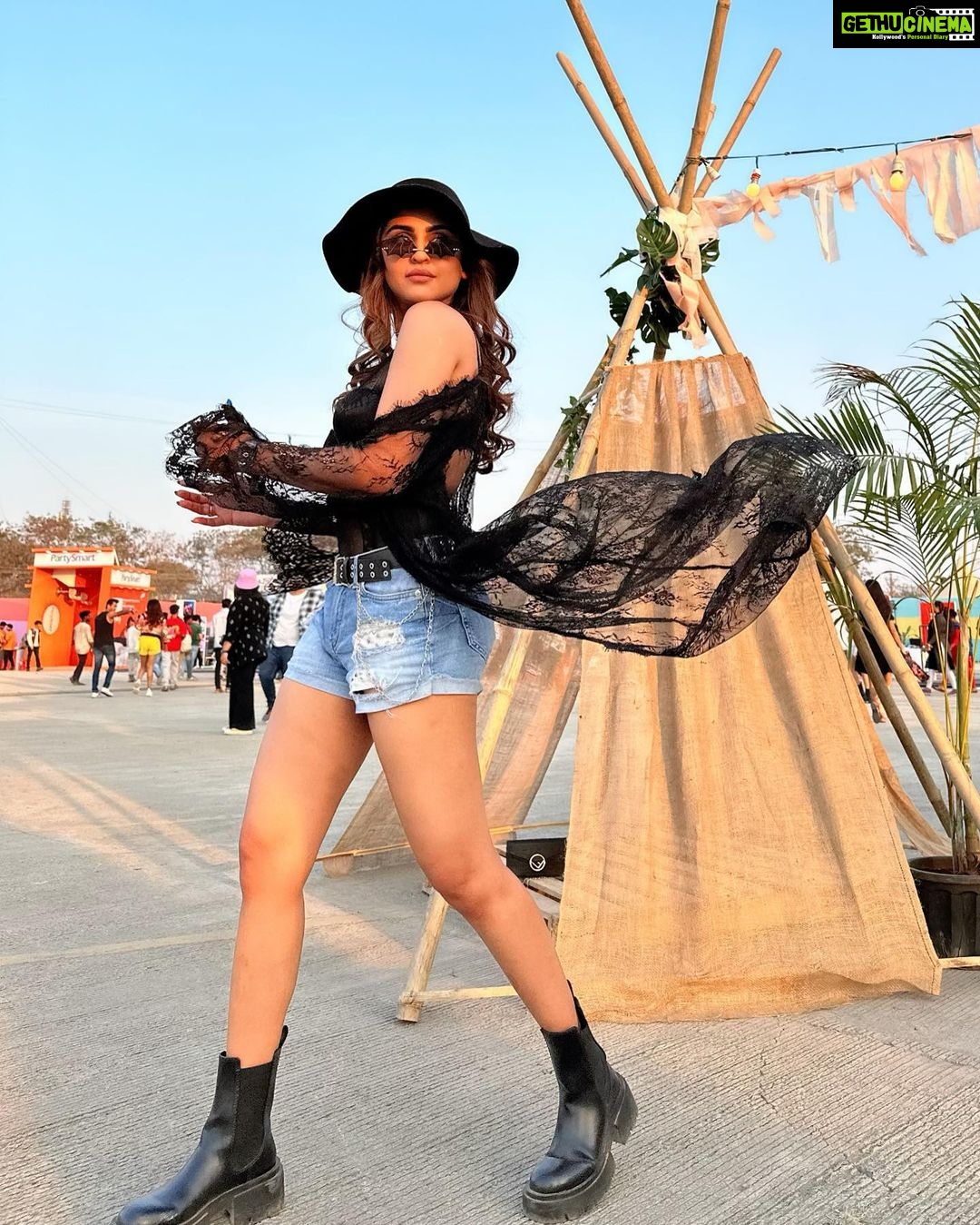 Krystle D'Souza Instagram - Waiting for my batmobile at Supersonic 2023 🦇 . . . . #supersonic #vh1supersonic #musicfestival #musicfestivaloutfit #vh1supersonic2023 #sunset #ootd #accessories #outfitideas #batman @vh1supersonic Vh1 Supersonic, Pune