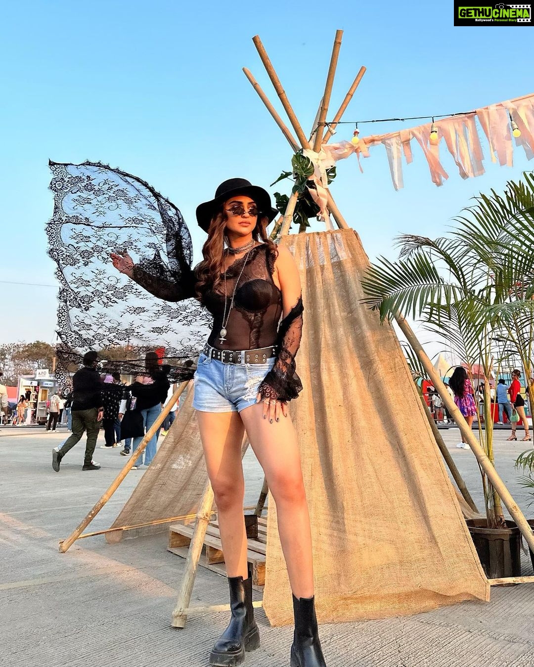 Krystle D'Souza Instagram - Waiting for my batmobile at Supersonic 2023 🦇 . . . . #supersonic #vh1supersonic #musicfestival #musicfestivaloutfit #vh1supersonic2023 #sunset #ootd #accessories #outfitideas #batman @vh1supersonic Vh1 Supersonic, Pune
