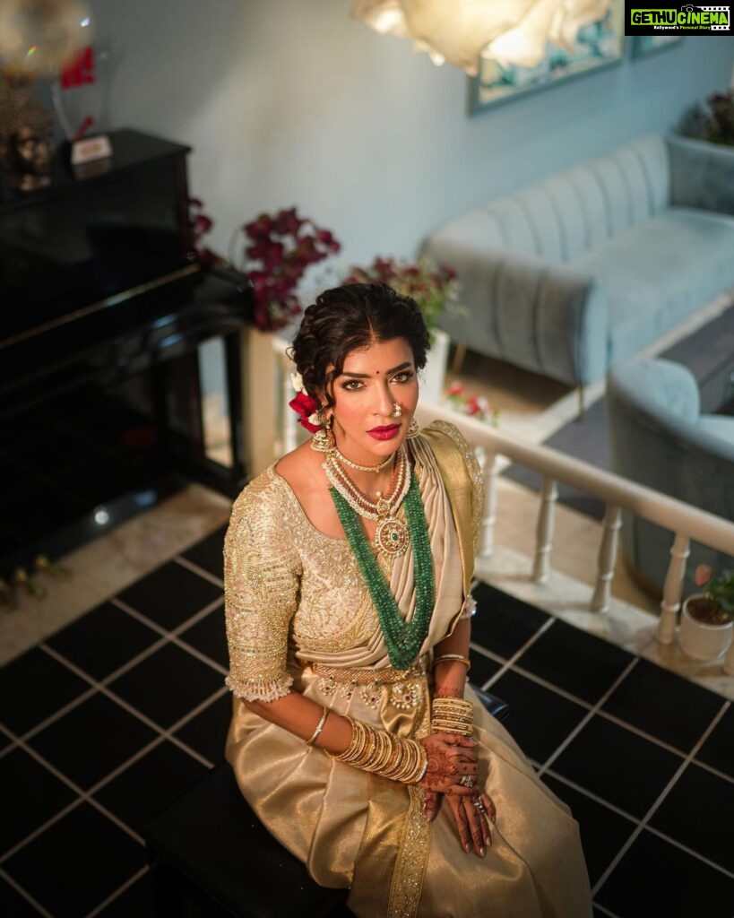 Lakshmi Manchu Instagram - Be Dazzling✨ Jewellery @gunaasofficial for carefully curating this exquisite look. I loved every piece and the detail to it. Wanted a typical South Indian look with a twist of the rare melon shaped emeralds. Removed the centre piece for my top neck piece. Loved the final look. Thank you Guna garu for your beautiful eye. Makeup Artist @vibhu_makeupartist so fun working with you. 🧿 Hair Stylist @manasamakeup, my queen. Thank you for just showing up and getting the entire family ready. You are family. 💕 #WeddingFashion #SareeLove #MWedsM #ManojWedsMounika