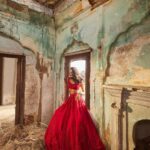 Lisa Haydon Instagram - Tis’ the season to wear red @ridhimehraofficial