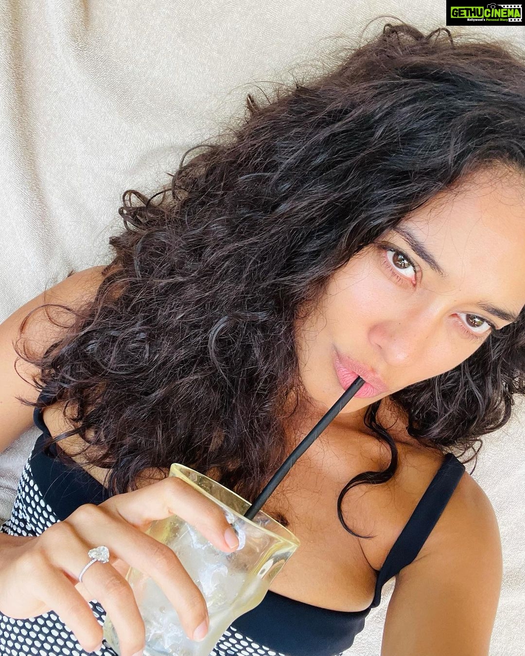 Lisa Haydon Instagram - Bought this swimsuit when I was 19…. Slurrrp