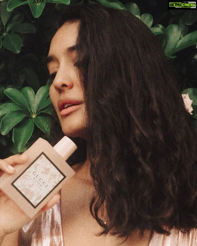 Lisa Haydon Instagram - Gucci Bloom Eau De Toilette🌸 – a new feminine fragrance. Bloom into the truest version of yourself. Soulful, serene, and delicately fresh, this fragrance feels like a stroll in a magical flower filled garden. Discover the world of Gucci @parcosbeauty. 📸 @rubylaw