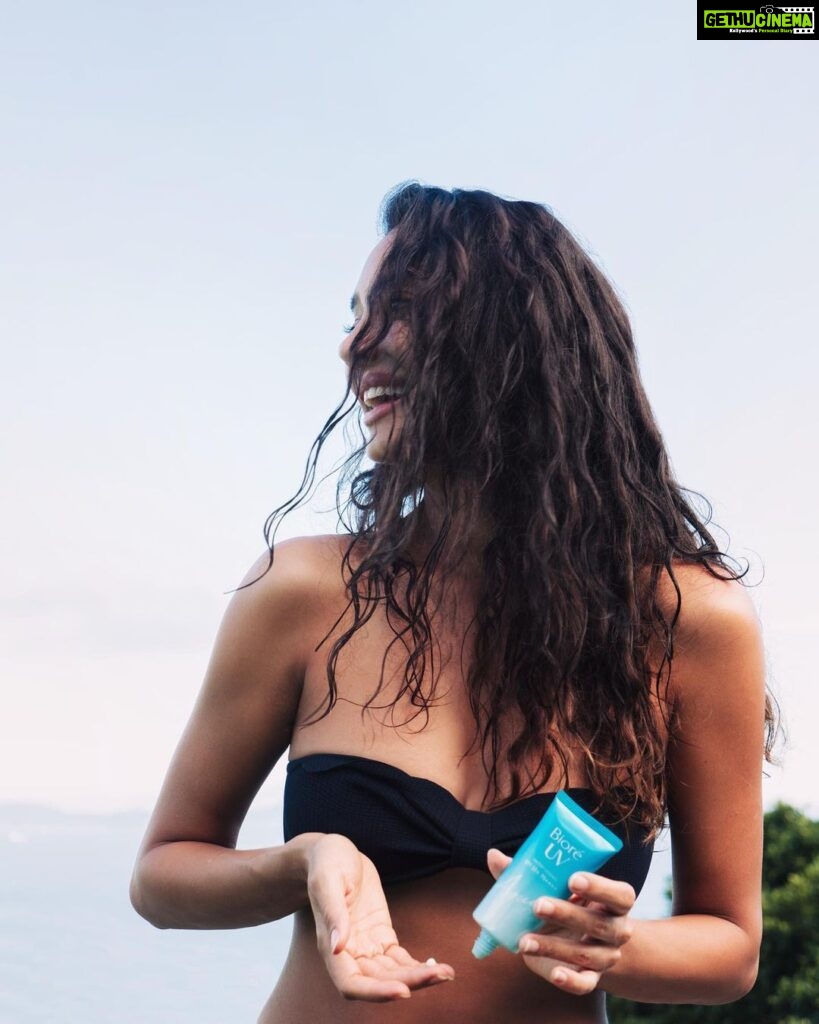 Lisa Haydon Instagram - Don’t wanna be one of those moms that five years on ppl think her kids got the best of her, when it was actually the sun ! Biore Aqua Rich protects my skin daily. Even though it’s spf 50 it’s light texture is easy to apply with no white sticky residue and moisturises too! #ButFirst. #Sunscreen #EverydayHighProtectionfromUVrays #Skinvestment #PR #BioreAmbassador #WondrousWateryShield #ProtectLikeAPro @bioreindia