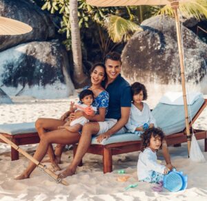 Lisa Haydon Instagram - “For unto you is born this day in the city of David a Saviour, which is Christ the Lord”. Luke 2:11 

Merry Christmas to you allll ⭐️