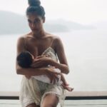 Lisa Haydon Instagram - Was it just world breastfeeding week? In honour of this special week Lara would like to thank everyone that has given her a seat at the table✌🏽✌🏽 📸 @rubylaw